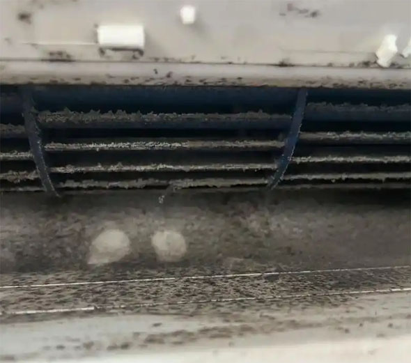 崇州空调吹的风有股烧焦味是怎么回事